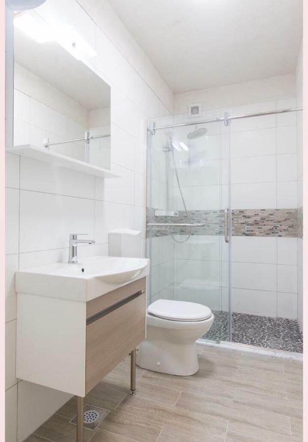 Alena Luxury Apartment With Jacuzzi Split Bagian luar foto