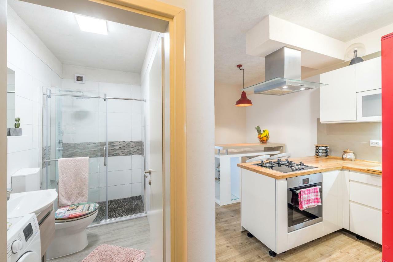 Alena Luxury Apartment With Jacuzzi Split Bagian luar foto