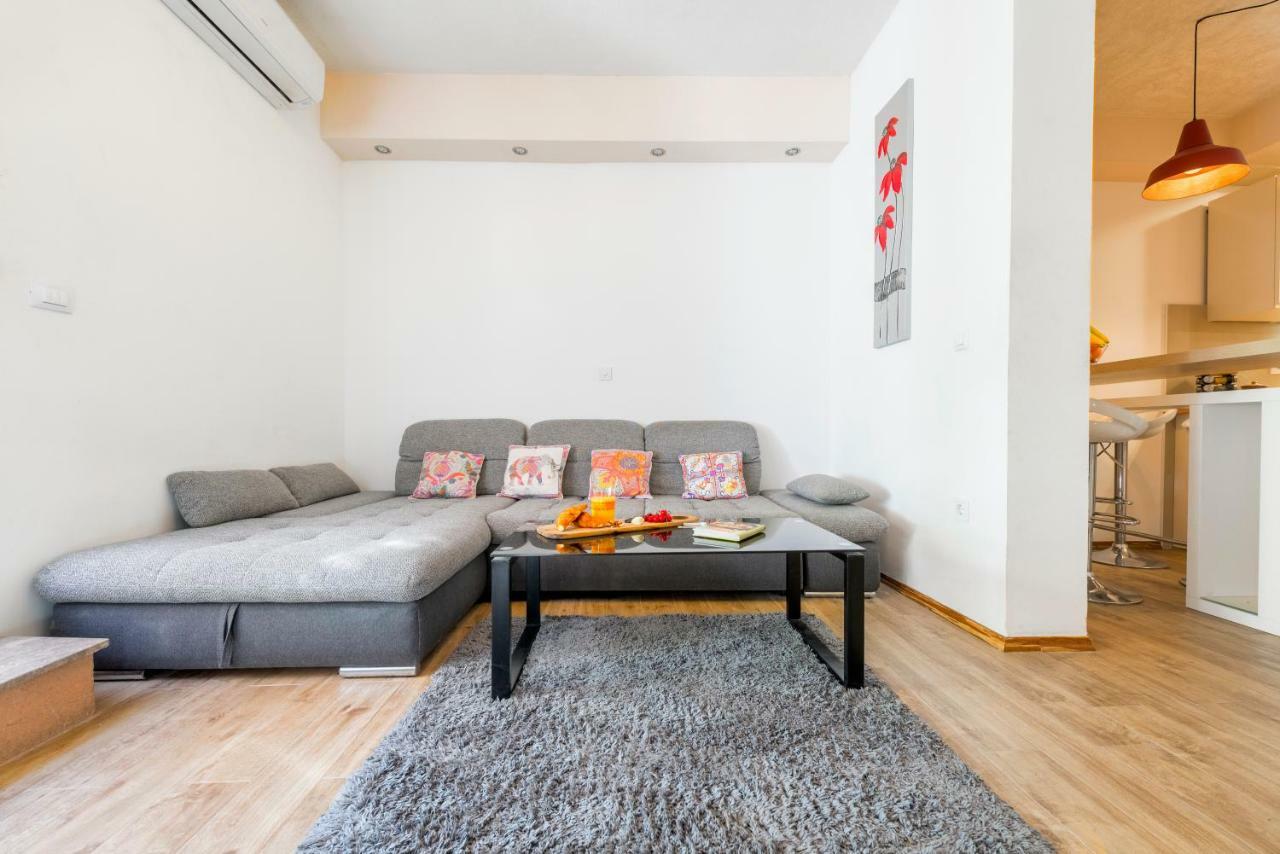 Alena Luxury Apartment With Jacuzzi Split Bagian luar foto