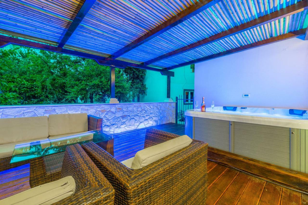 Alena Luxury Apartment With Jacuzzi Split Bagian luar foto