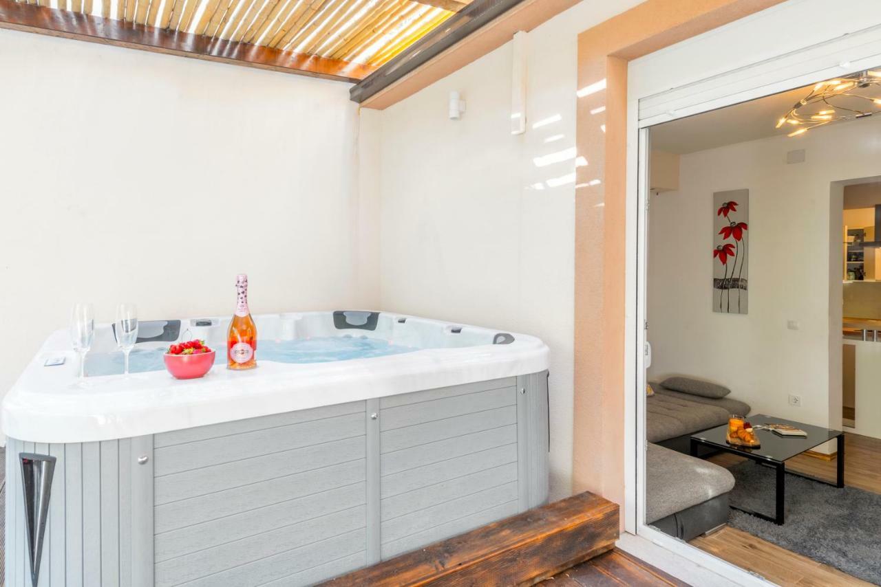 Alena Luxury Apartment With Jacuzzi Split Bagian luar foto