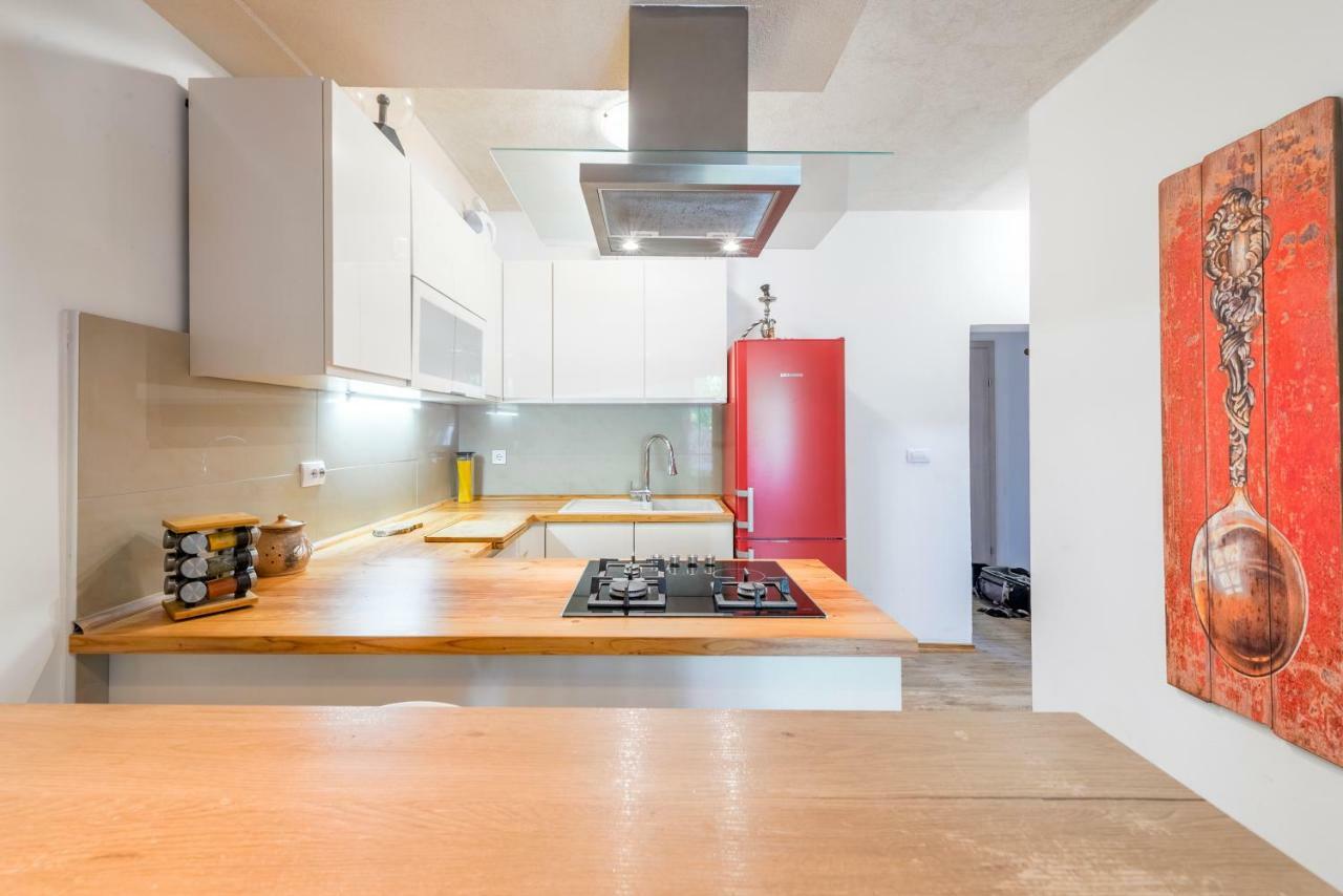 Alena Luxury Apartment With Jacuzzi Split Bagian luar foto
