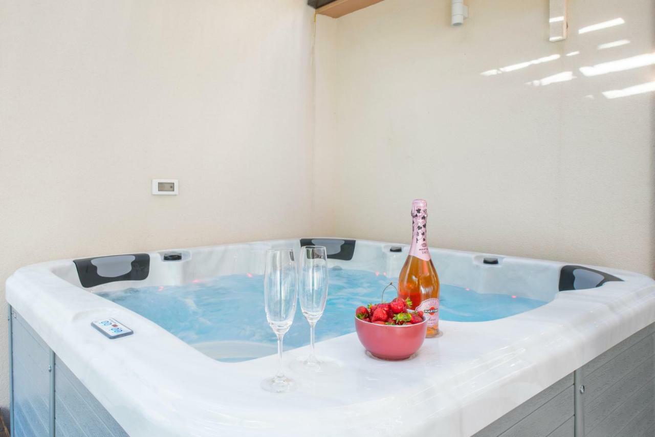 Alena Luxury Apartment With Jacuzzi Split Bagian luar foto